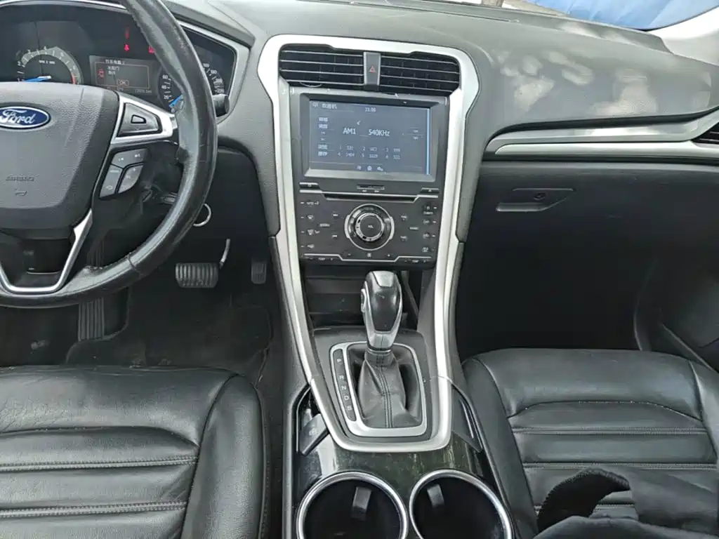 Ford Mondeo 2015 — фото 13