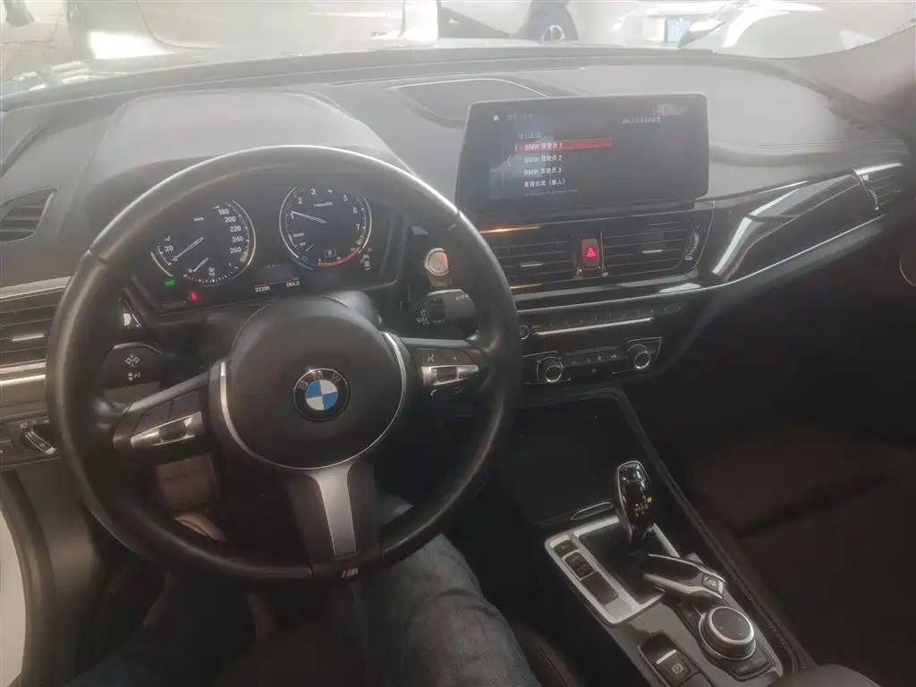 BMW 1 Series 2022 — фото 10