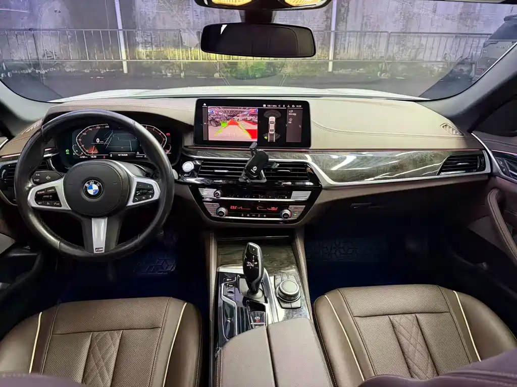 BMW 5 Series 2022 — фото 11