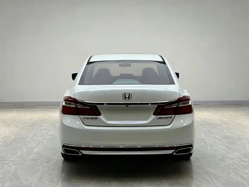Honda Accord 2018 — фото 6
