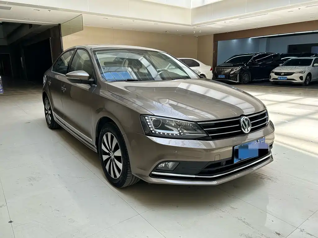 Volkswagen Sagitar 2015