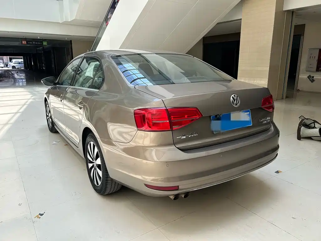 Volkswagen Sagitar 2015