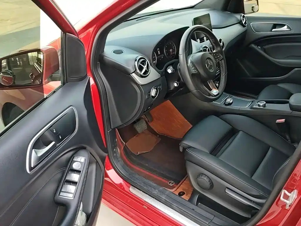 Mercedes-Benz B-Class 2018 — фото 16