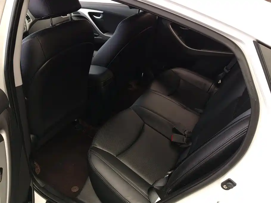 Hyundai Elantra Langdong 2017 — фото 11