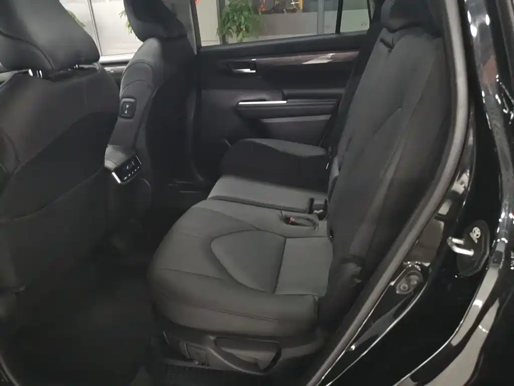 Toyota Highlander 2025 — фото 13