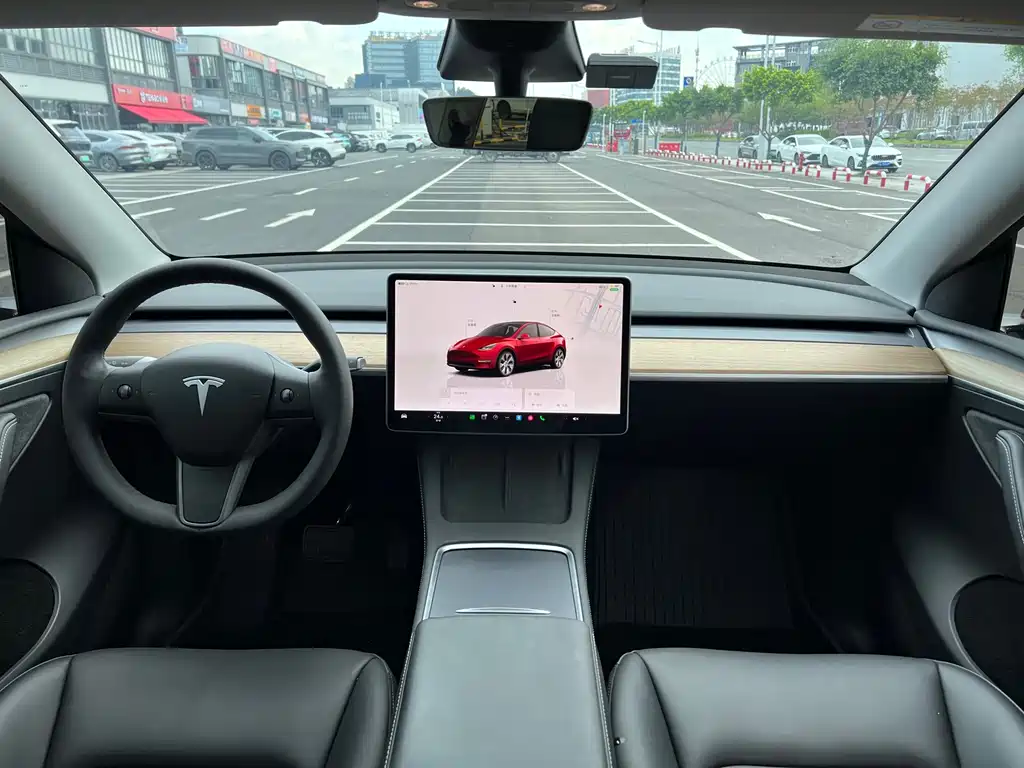 Tesla Model Y 2023 — фото 9
