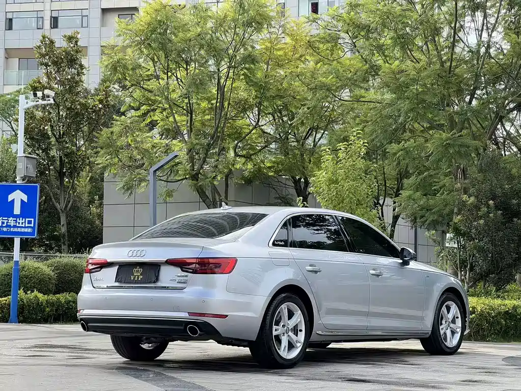 Audi A4L 2017 — фото 6