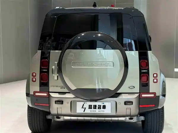 Land Rover Defender 2023