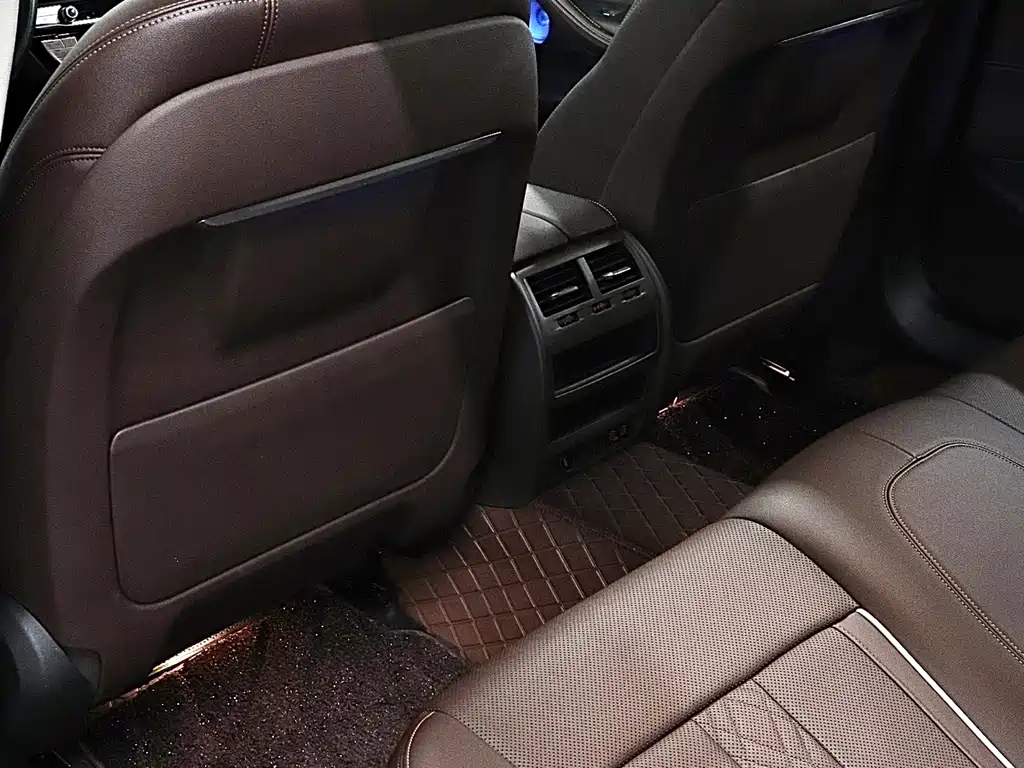 BMW 5 Series 2023 — фото 13