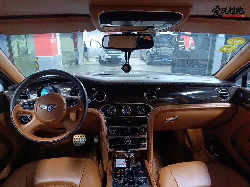 Bentley Mulsanne 2016 — фото 11