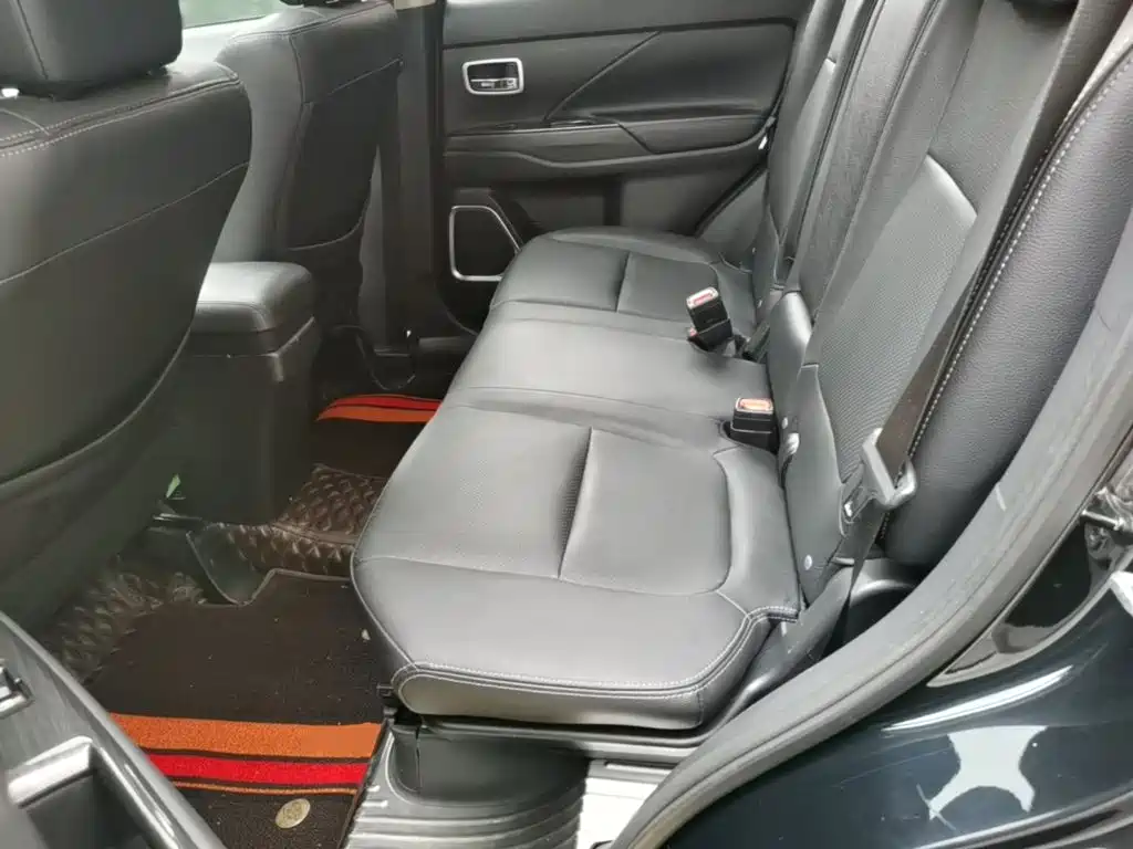 Mitsubishi Outlander 2017 — фото 17