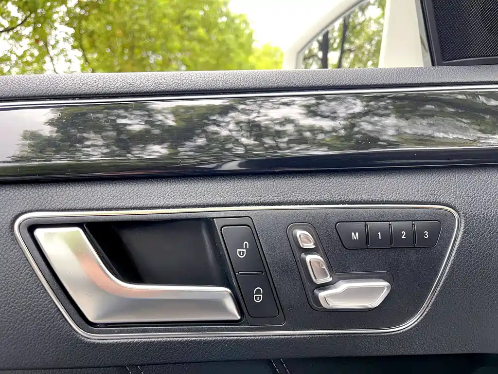 Mercedes-Benz E-Class 2015 — фото 11