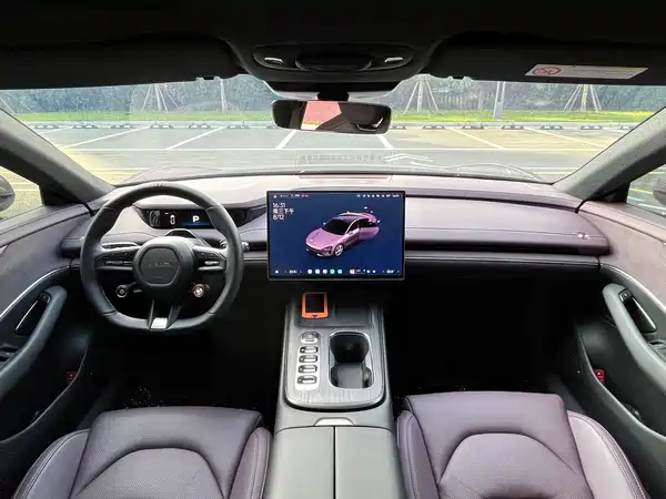 Xiaomi SU7 2025