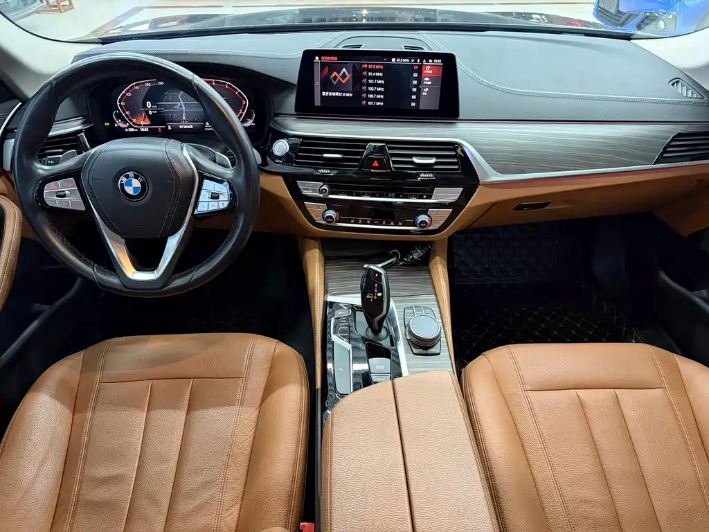 BMW 5 Series 2020 — фото 16
