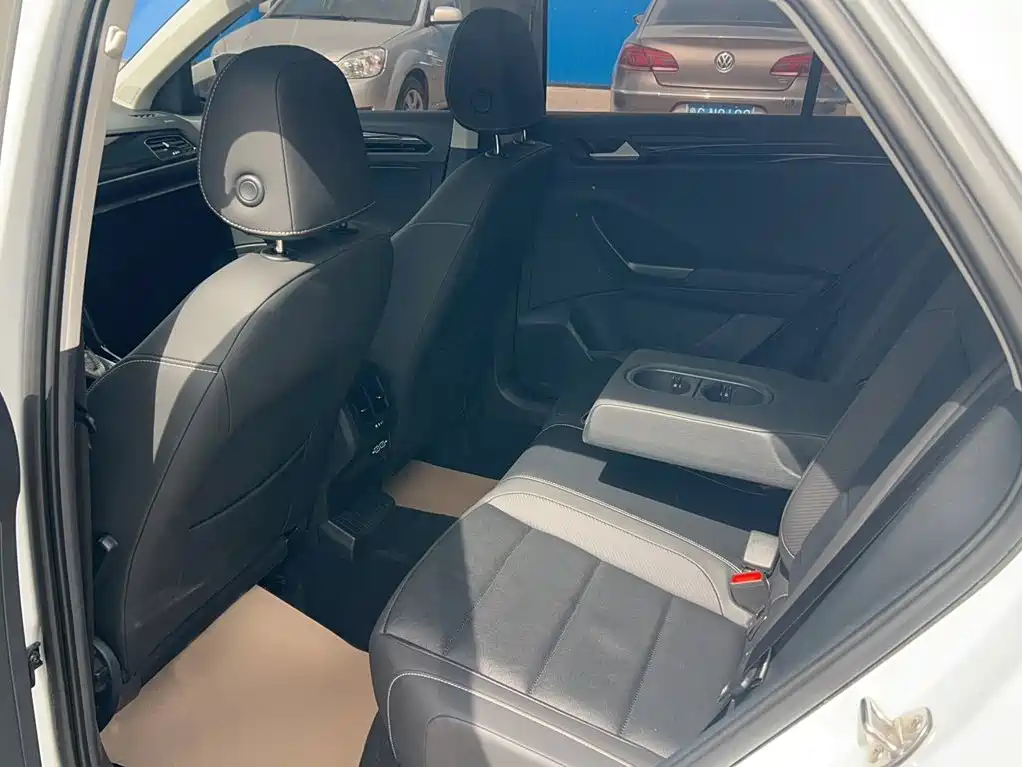 Volkswagen T-Roc 2021 — фото 12