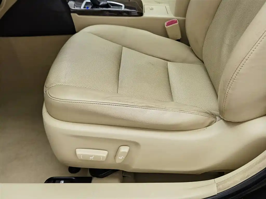 Toyota Camry 2017 — фото 20