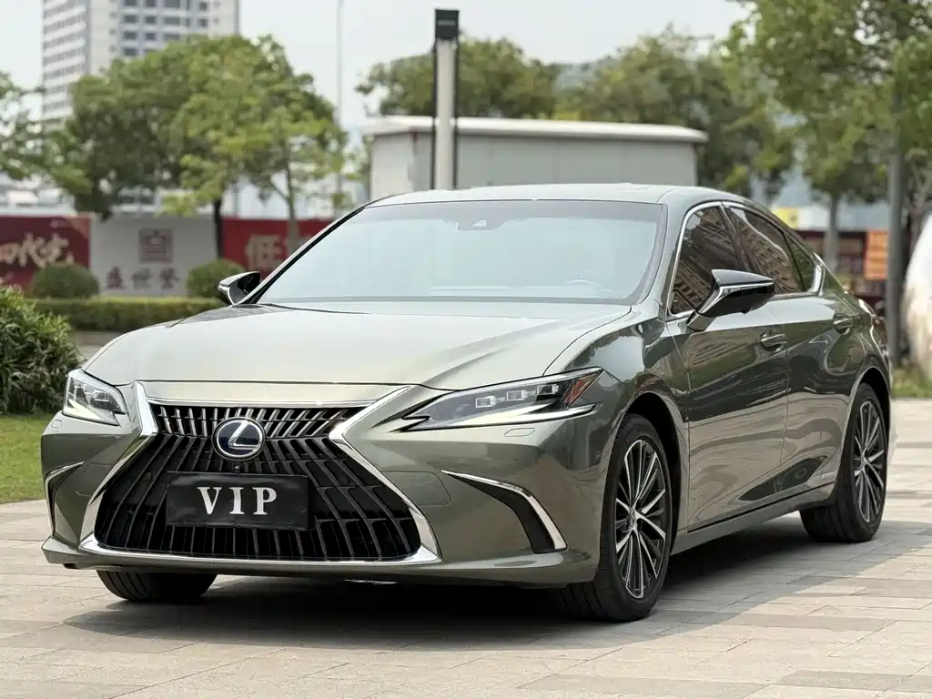 Lexus ES 2022 — фото 1