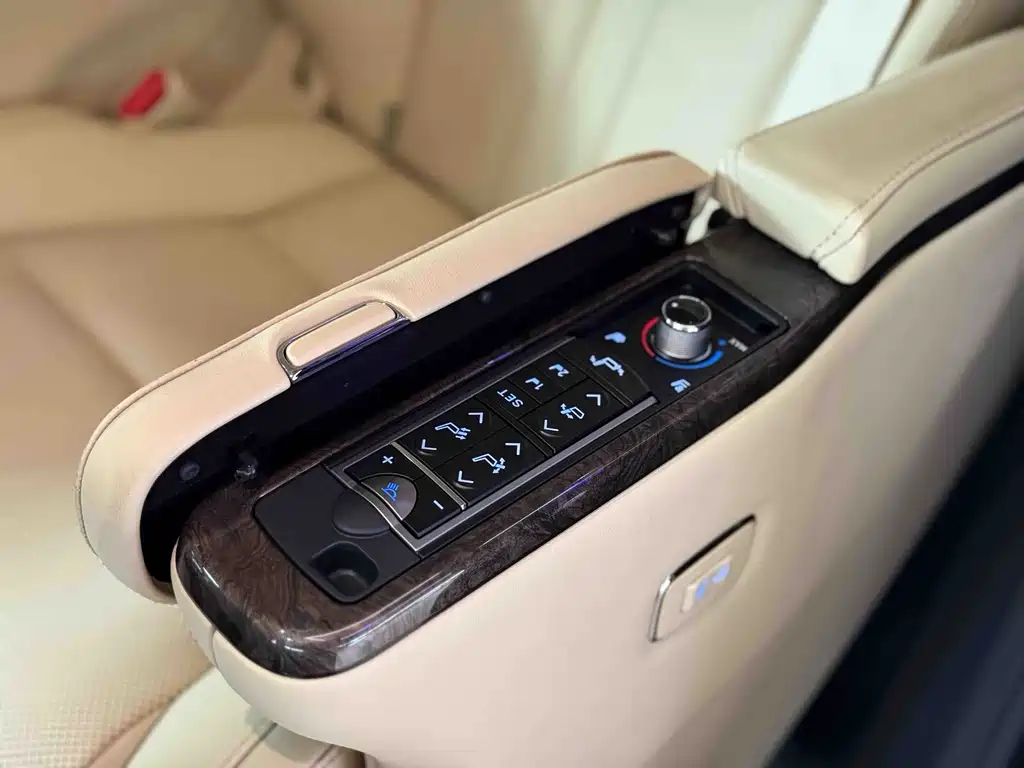 Toyota Alphard 2018 — фото 9