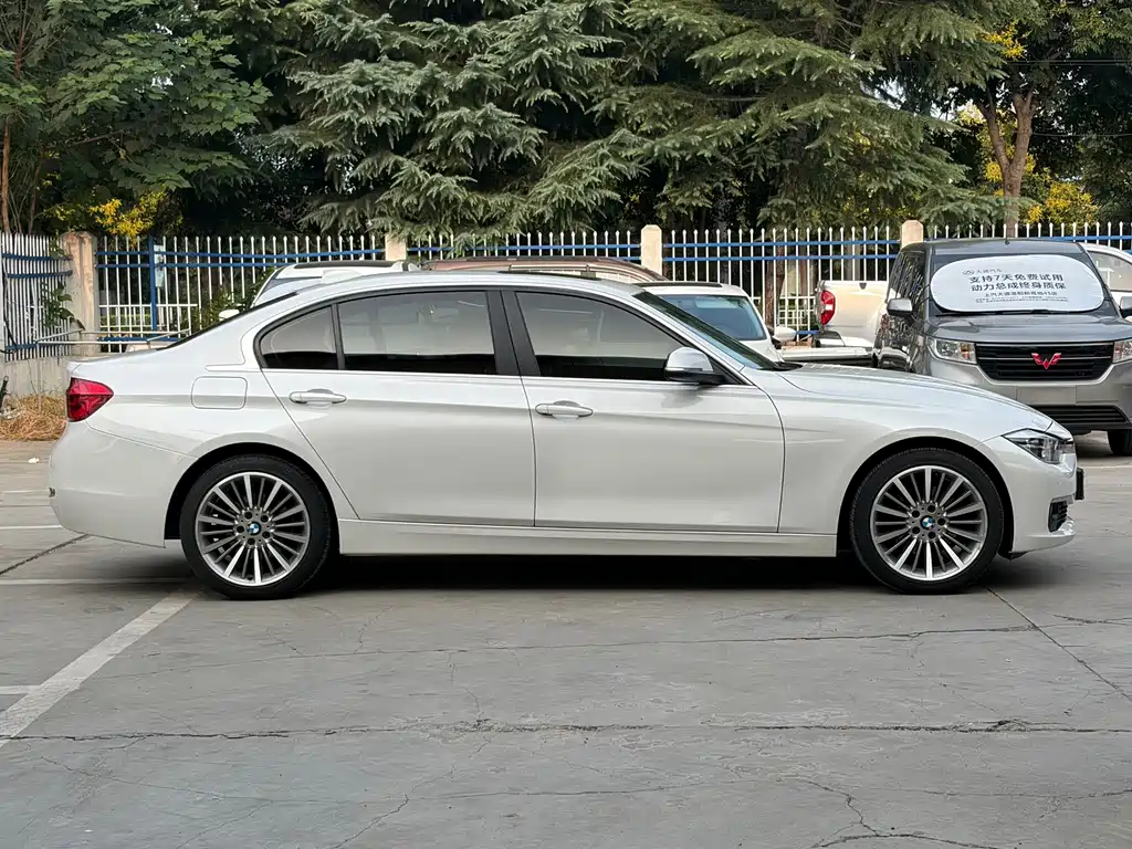 BMW 3 Series 2018 — фото 17