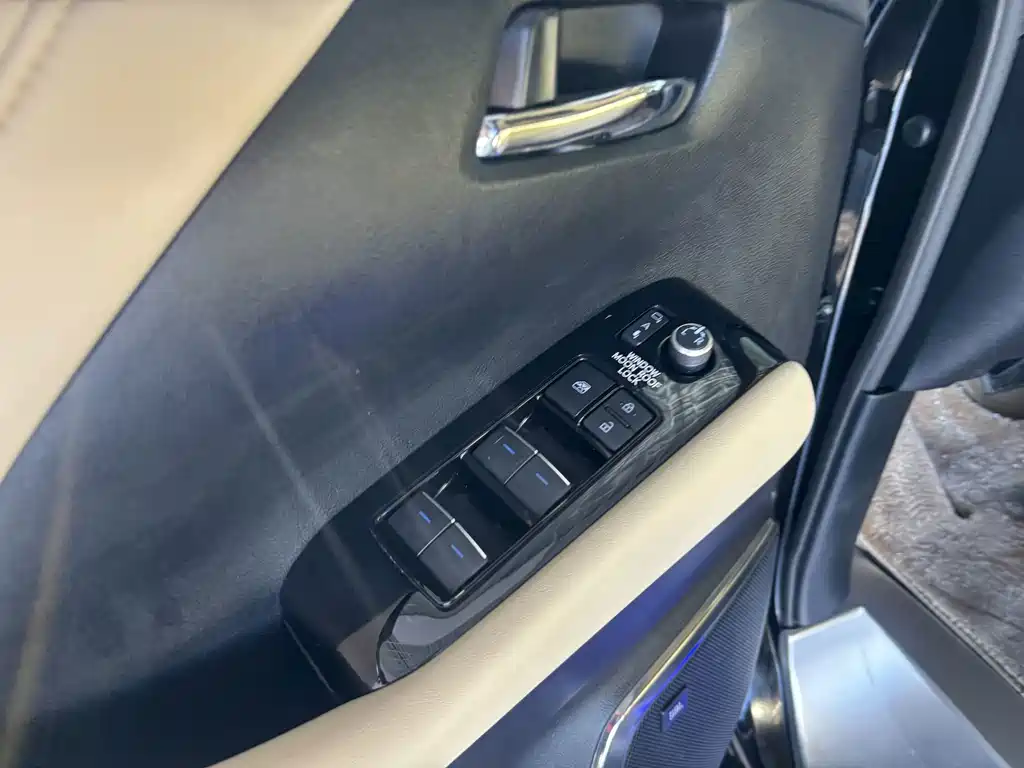 Toyota Alphard 2023 — фото 9