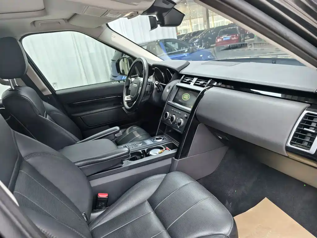 Land Rover Discovery 2018 — фото 13