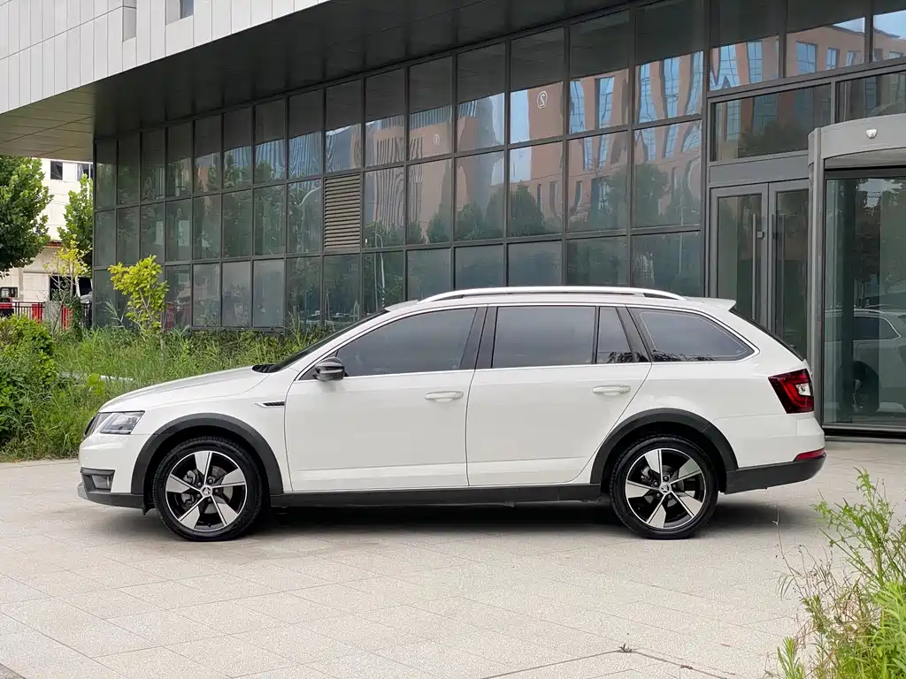 Skoda Octavia 2019 — фото 14