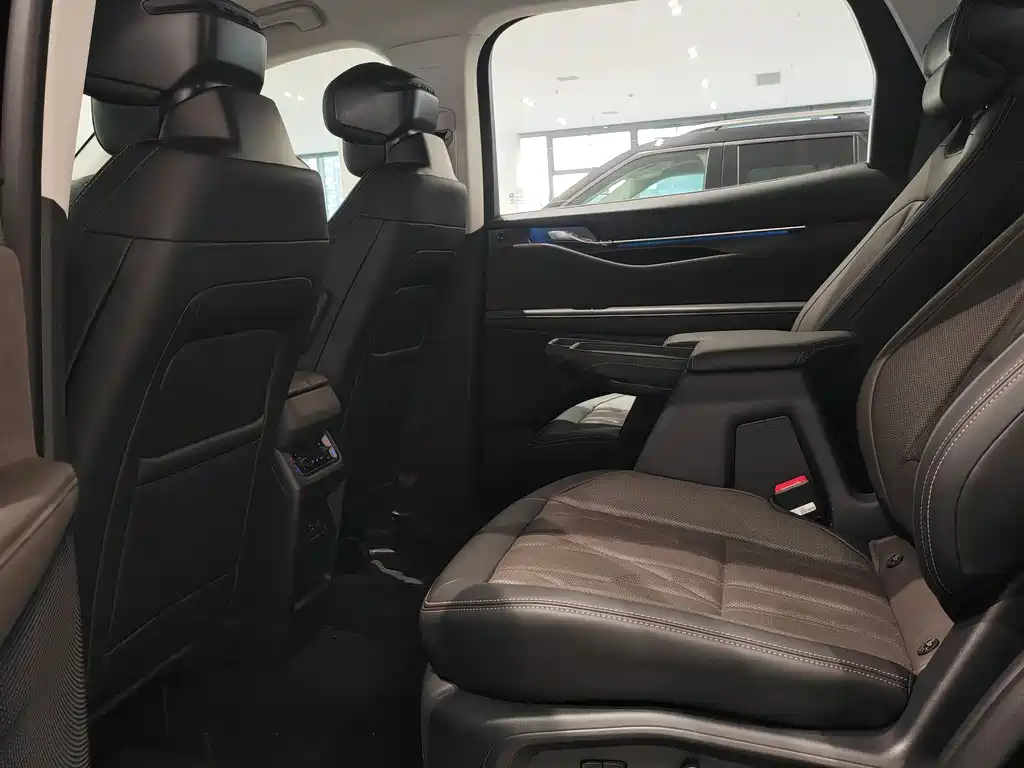 Ford Edge 2025 — фото 11