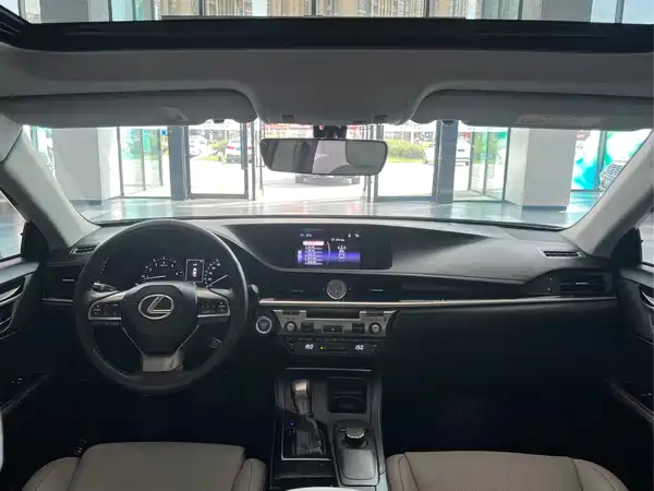 Lexus ES 2018