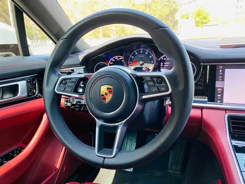 Porsche Panamera 2019 — фото 26