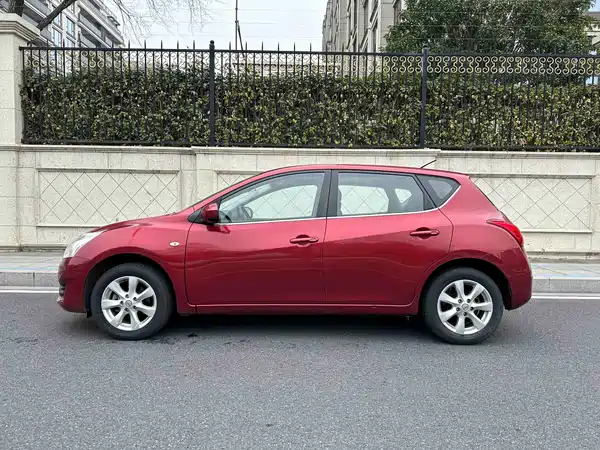 Nissan Tiida 2014