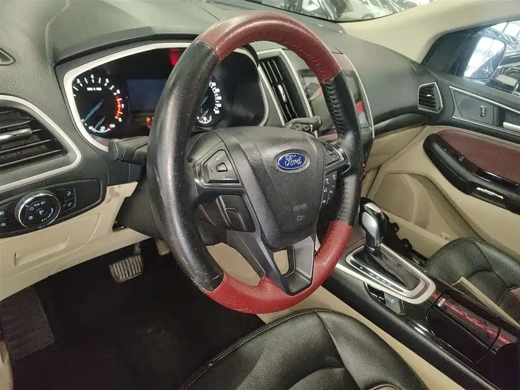 Ford Edge 2017 — фото 11