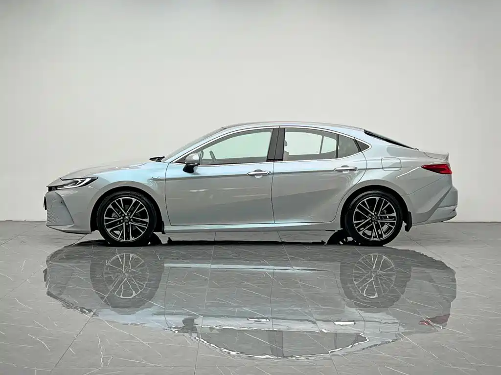 Toyota Camry 2025 — фото 3