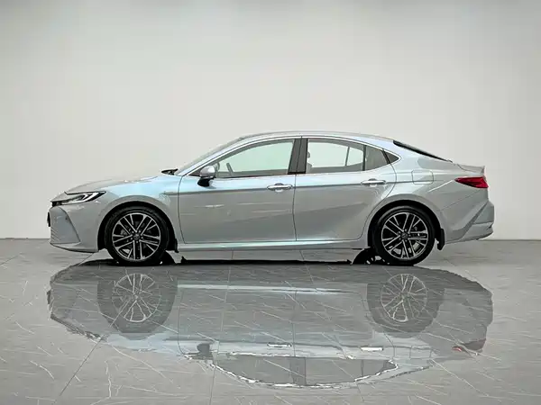 Toyota Camry 2025