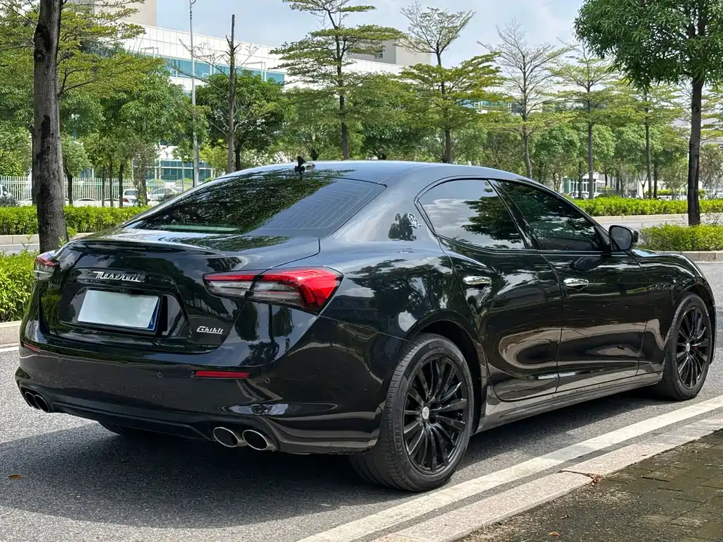 Maserati Ghibli 2021 — фото 14