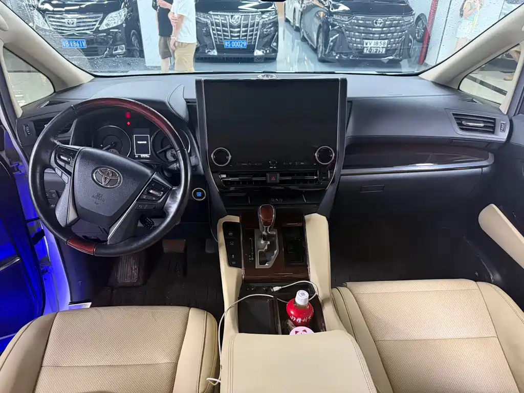 Toyota Alphard 2018 — фото 9