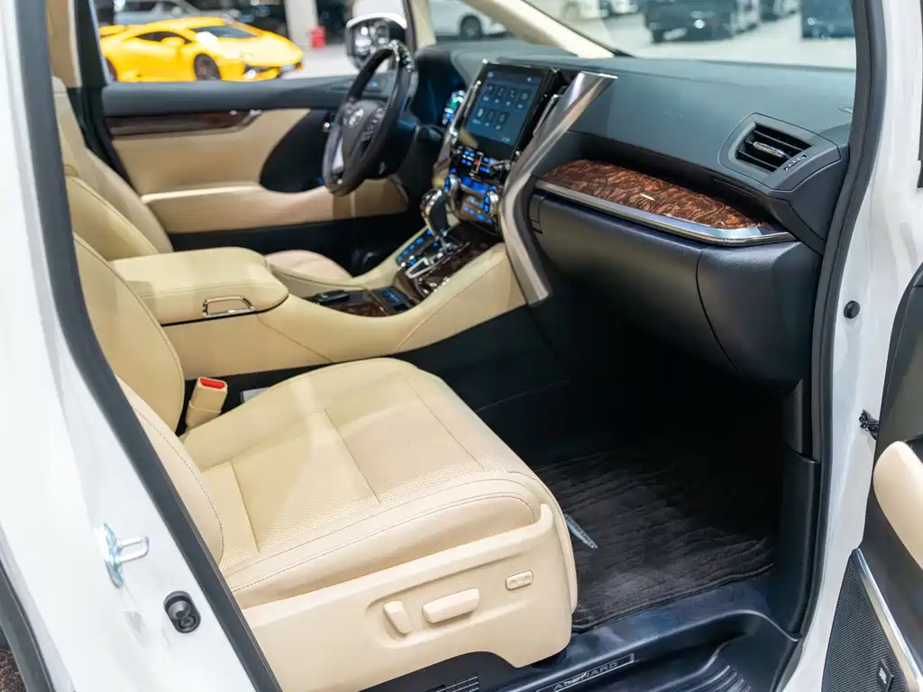 Toyota Alphard 2021 — фото 10