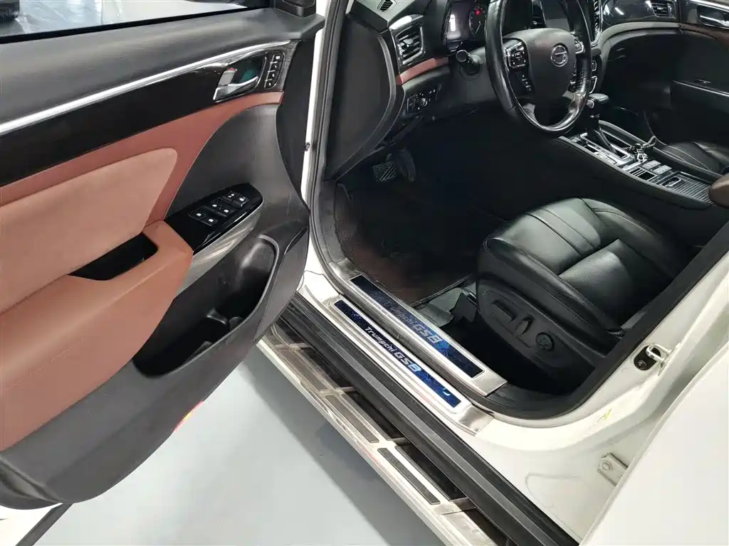 GAC Motor Trumpchi GS8 2017 — фото 16