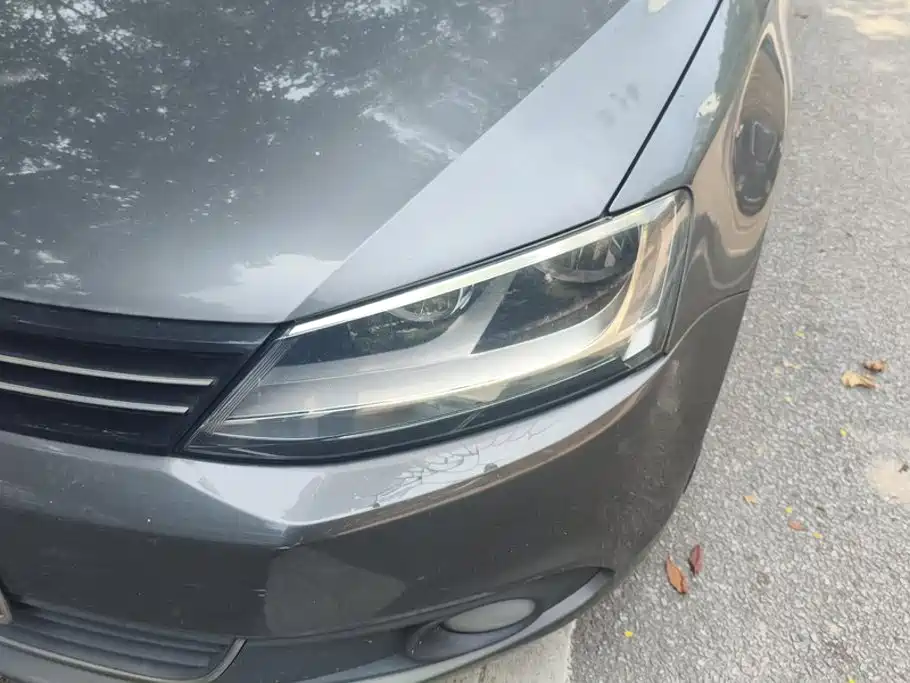 Volkswagen Sagitar 2013