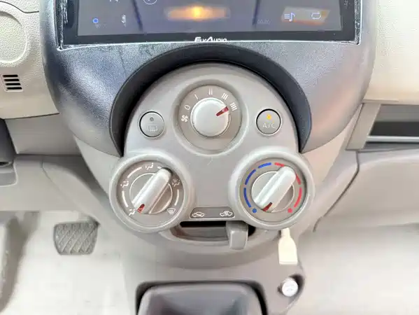Nissan March 2013