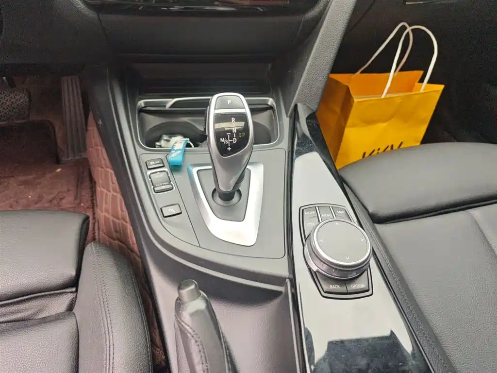BMW 3 Series 2019 — фото 14