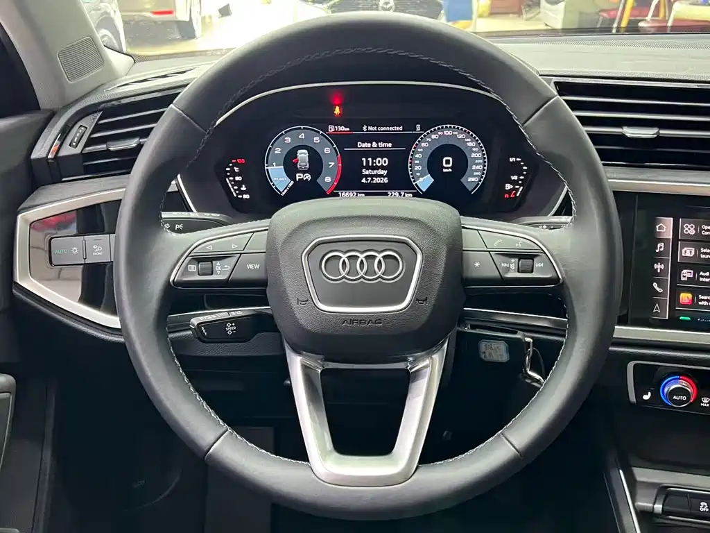 Audi Q3 2023 — фото 10