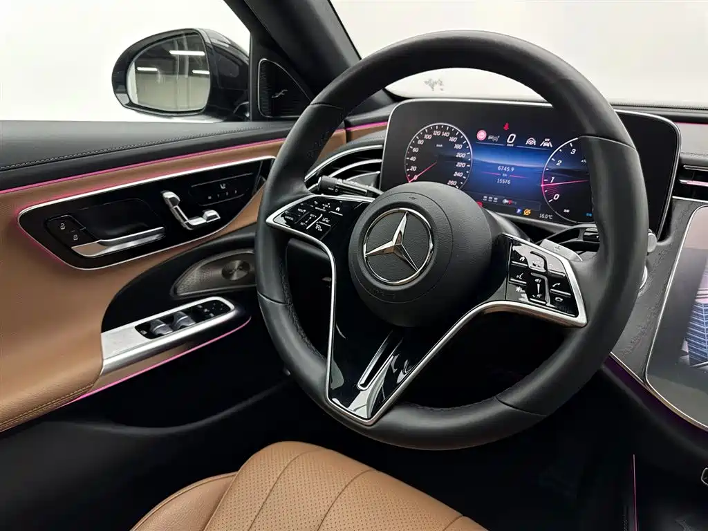 Mercedes-Benz E-Class 2025 — фото 10