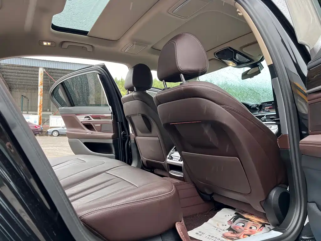 BMW 7 Series 2017 — фото 13