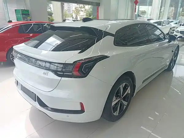 Zeekr 001 2023