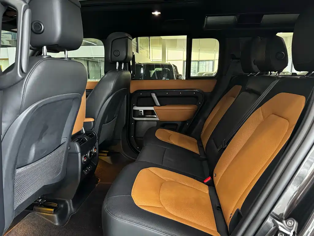 Land Rover Defender 2024 — фото 18