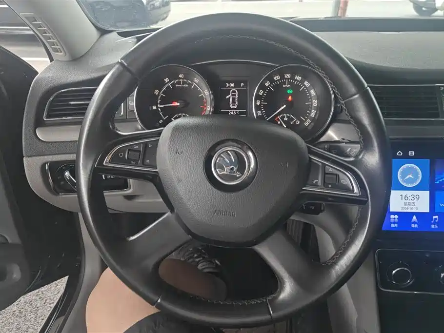 Skoda Superb 2014 — фото 15