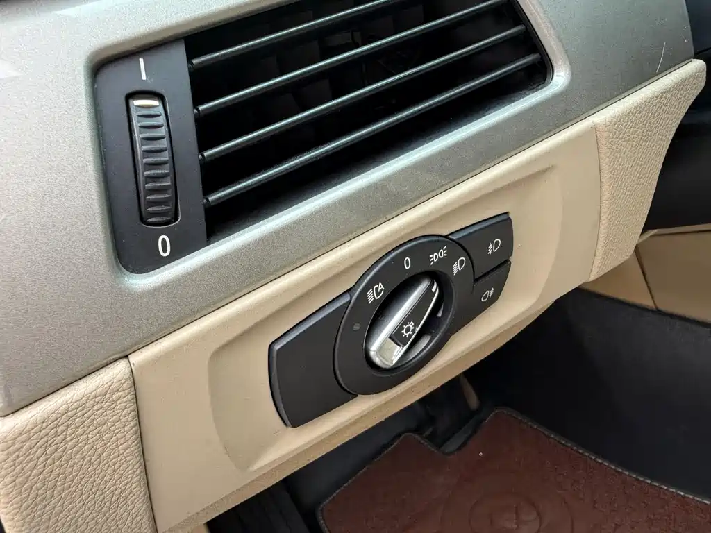 BMW 3 Series 2011 — фото 19