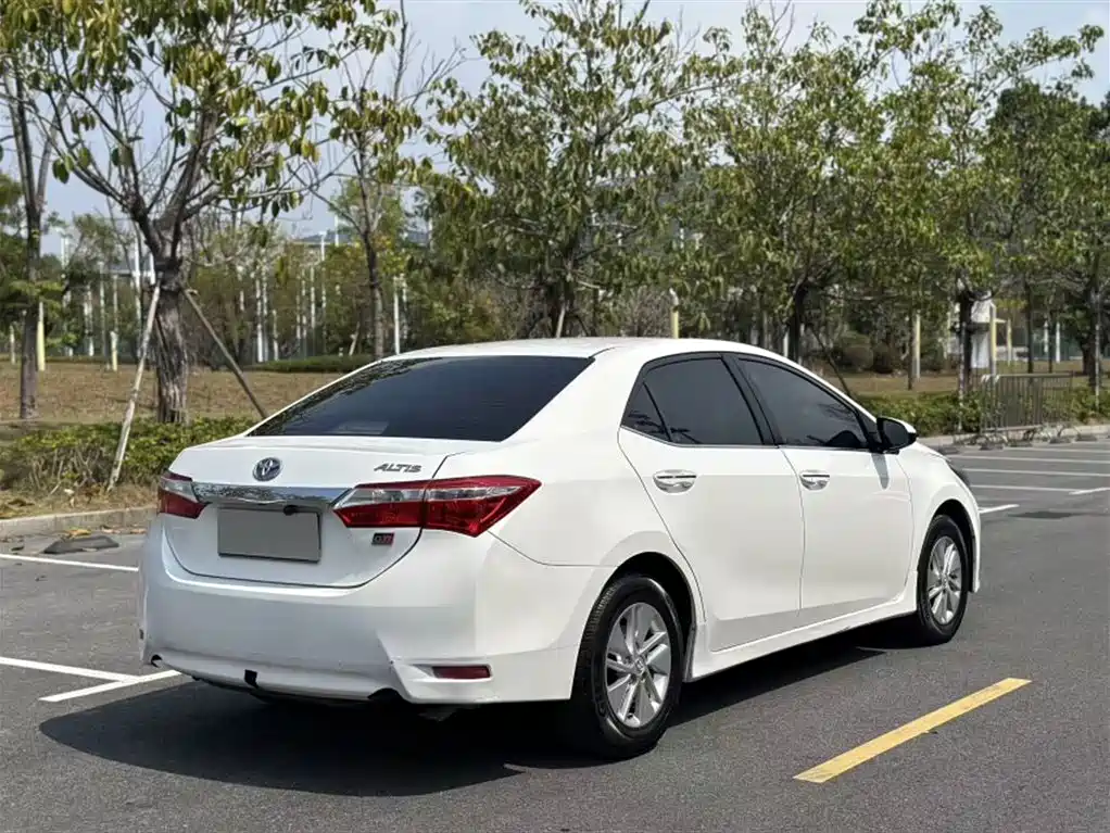 Toyota Corolla 2017 — фото 22