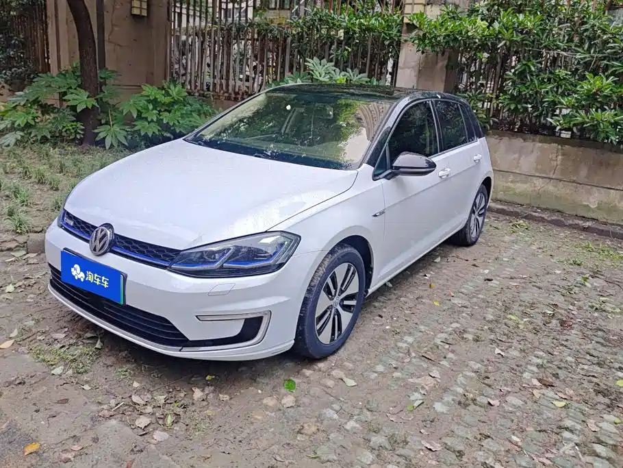 Volkswagen Golf Pure Electric 2020 — фото 1