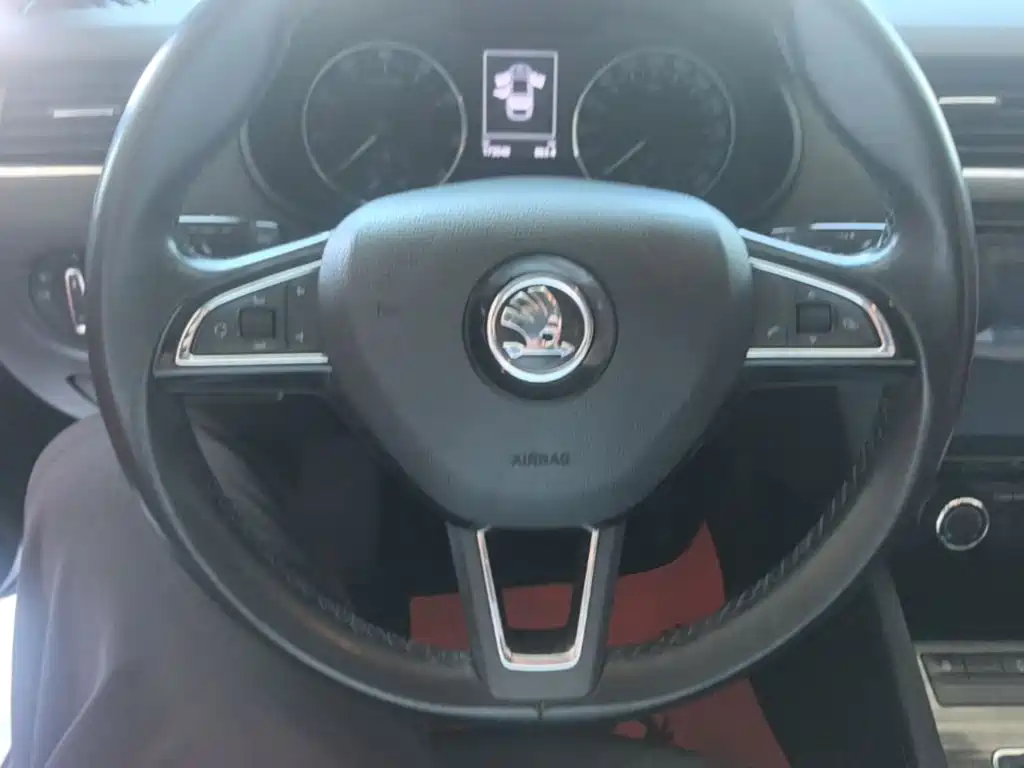 Skoda Octavia 2017 — фото 11